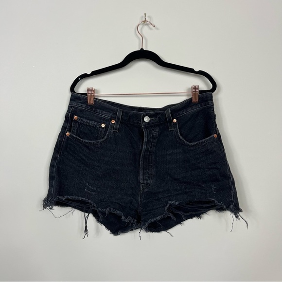 LEVI’S DISTRESSED BLACK DENIM SHORTS WITH 6 BUTTON FLY SIZE 32 - Picture 13 of 15